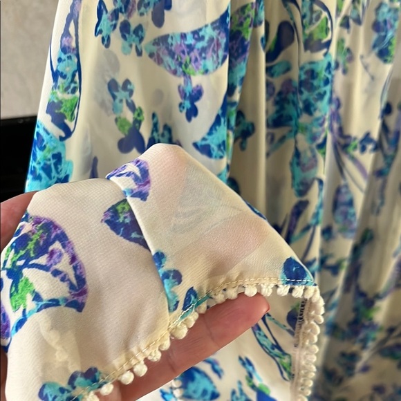 Forever 21 Blue and Cream Floral kimono - Picture 3 of 5